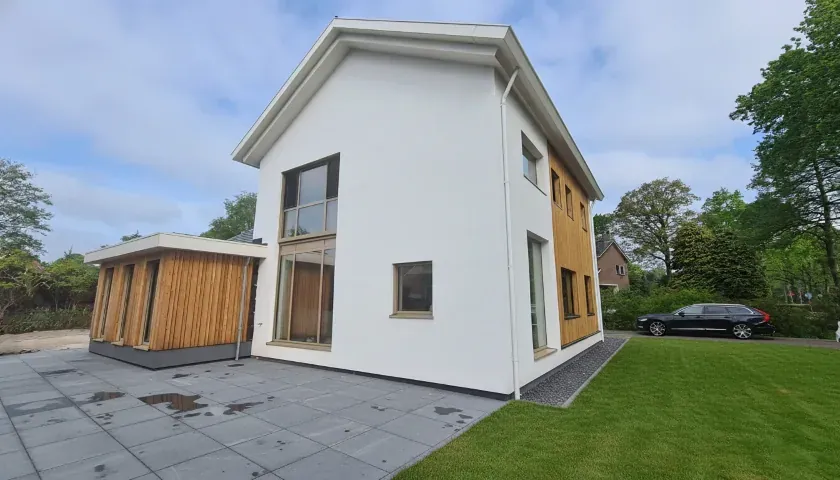 Villa met schuifdeuren en screens in Paterswolde, foto 2