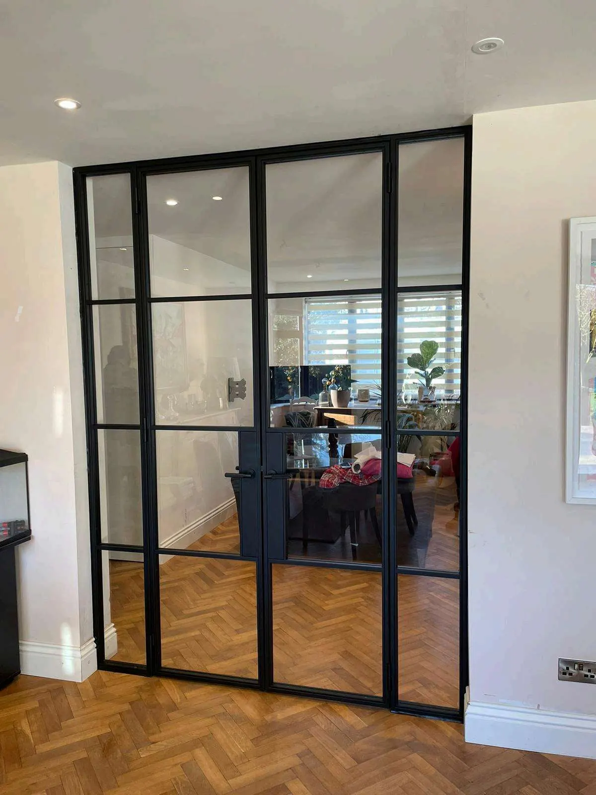 Stalen binnendeuren met glas in een woning